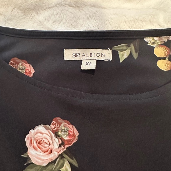 Albion Boss Tee, black floral, size XL - Picture 2 of 2